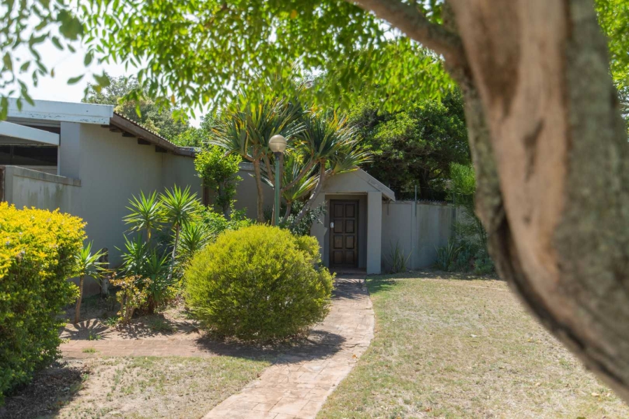 8 Bedroom Property for Sale in Summerstrand Eastern Cape